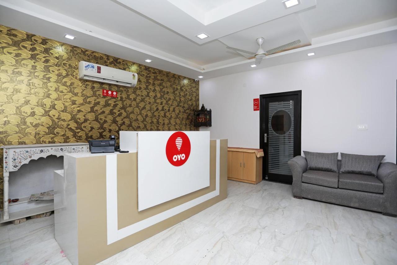 Oyo 12673 The Diplomat Inn Delhi  Exteriör bild